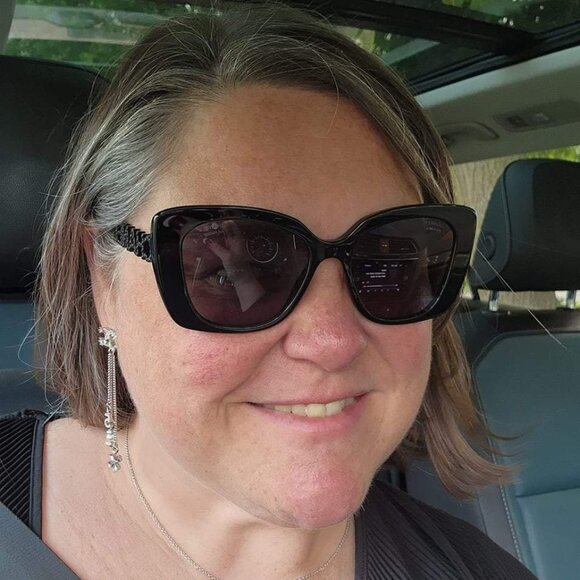 Meet your Posher, Caroline - Picture 1 of 1